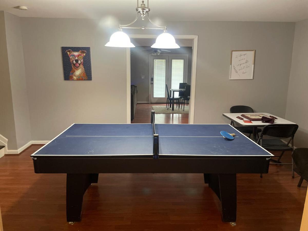Cute 2-Brm Walkout Apt With Pool Table And Theater Apartment Lexington Luaran gambar