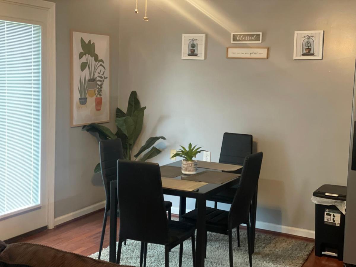 Cute 2-Brm Walkout Apt With Pool Table And Theater Apartment Lexington Luaran gambar