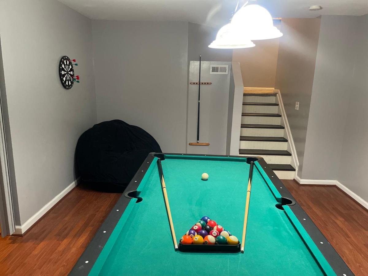 Cute 2-Brm Walkout Apt With Pool Table And Theater Apartment Lexington Luaran gambar