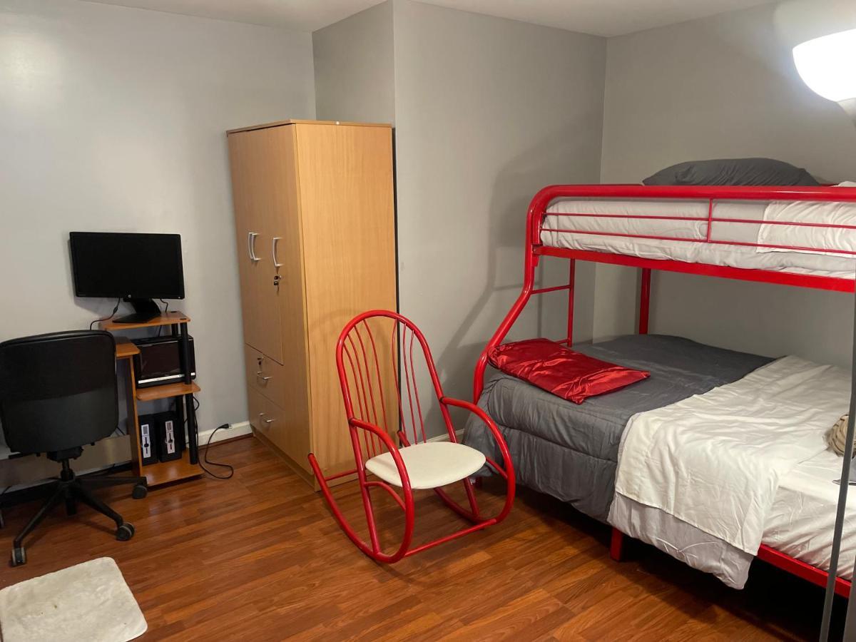 Cute 2-Brm Walkout Apt With Pool Table And Theater Apartment Lexington Luaran gambar