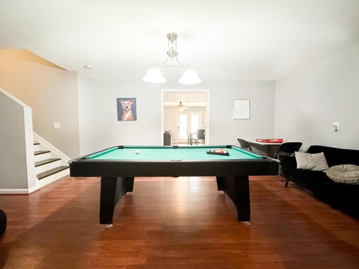Cute 2-Brm Walkout Apt With Pool Table And Theater Apartment Lexington Luaran gambar